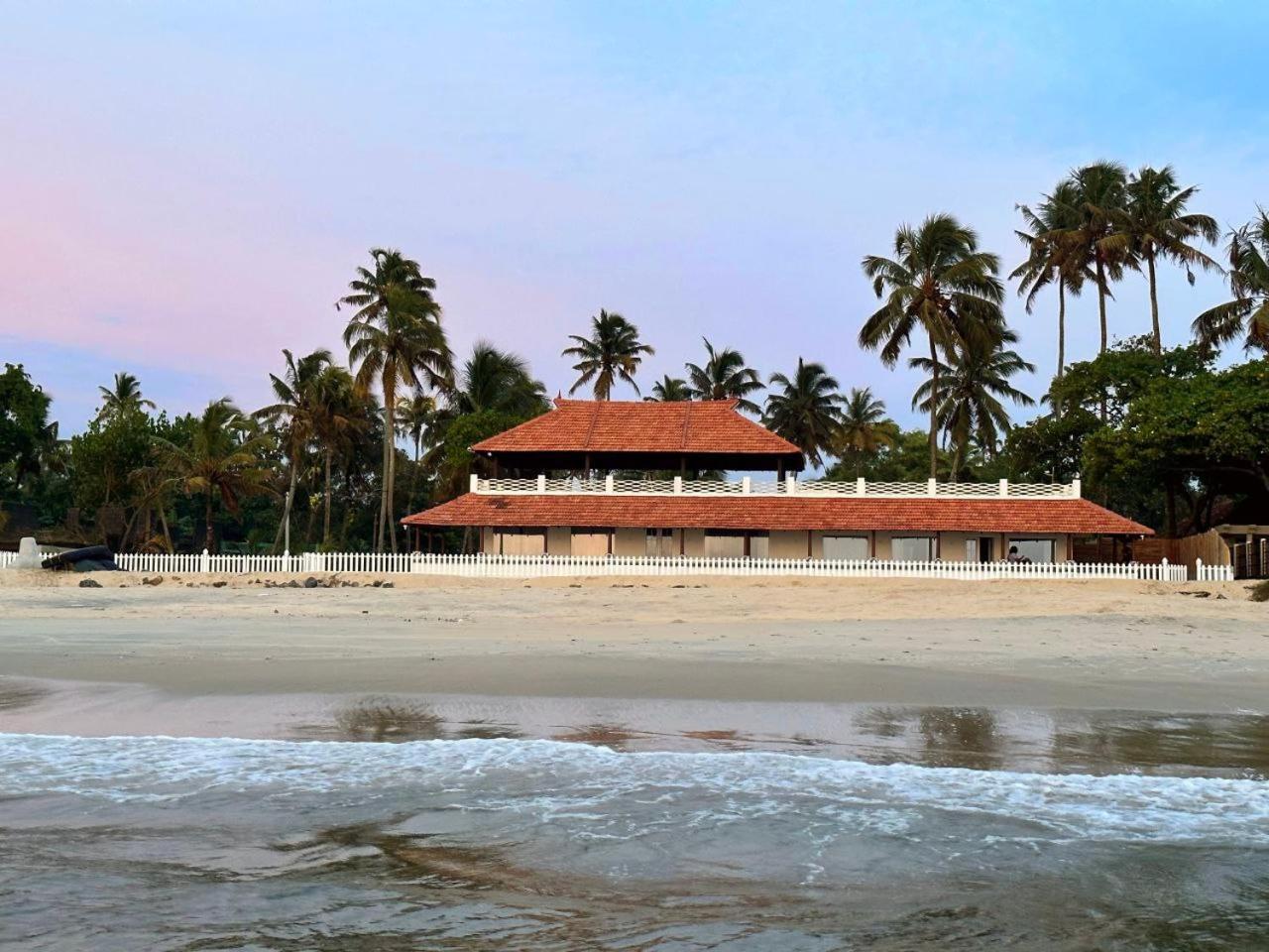 Ether Marari Beachfront Марарикулам Экстерьер фото